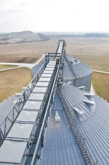 Intersystem En-Masse Chain Conveyors